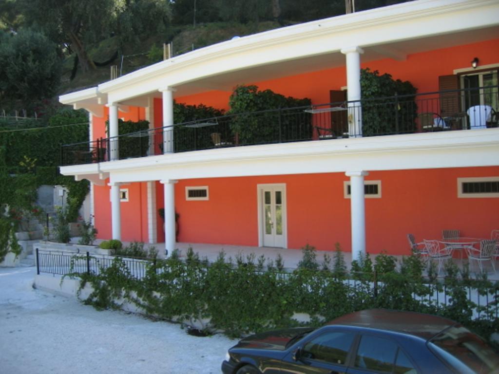Nikas Villa Orange Apartments ปาร์กา ภายนอก รูปภาพ